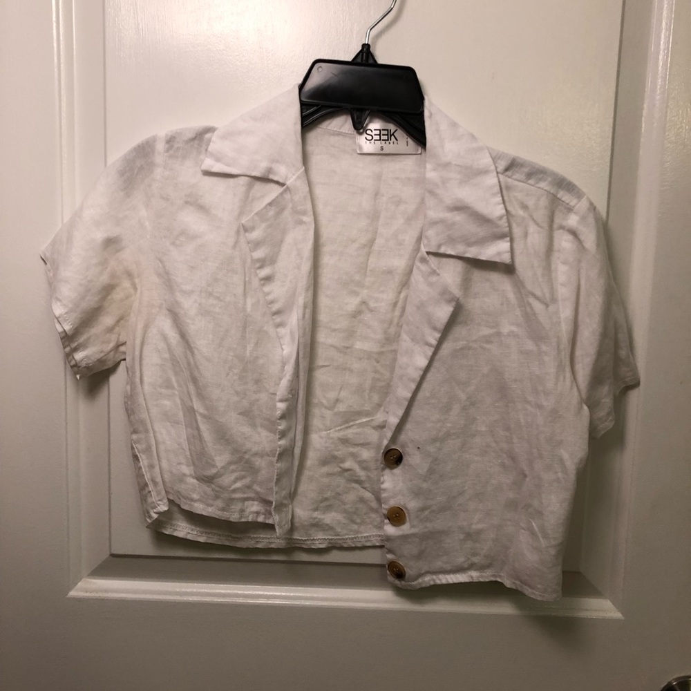 Short sleeve linen buttoned collared shirt